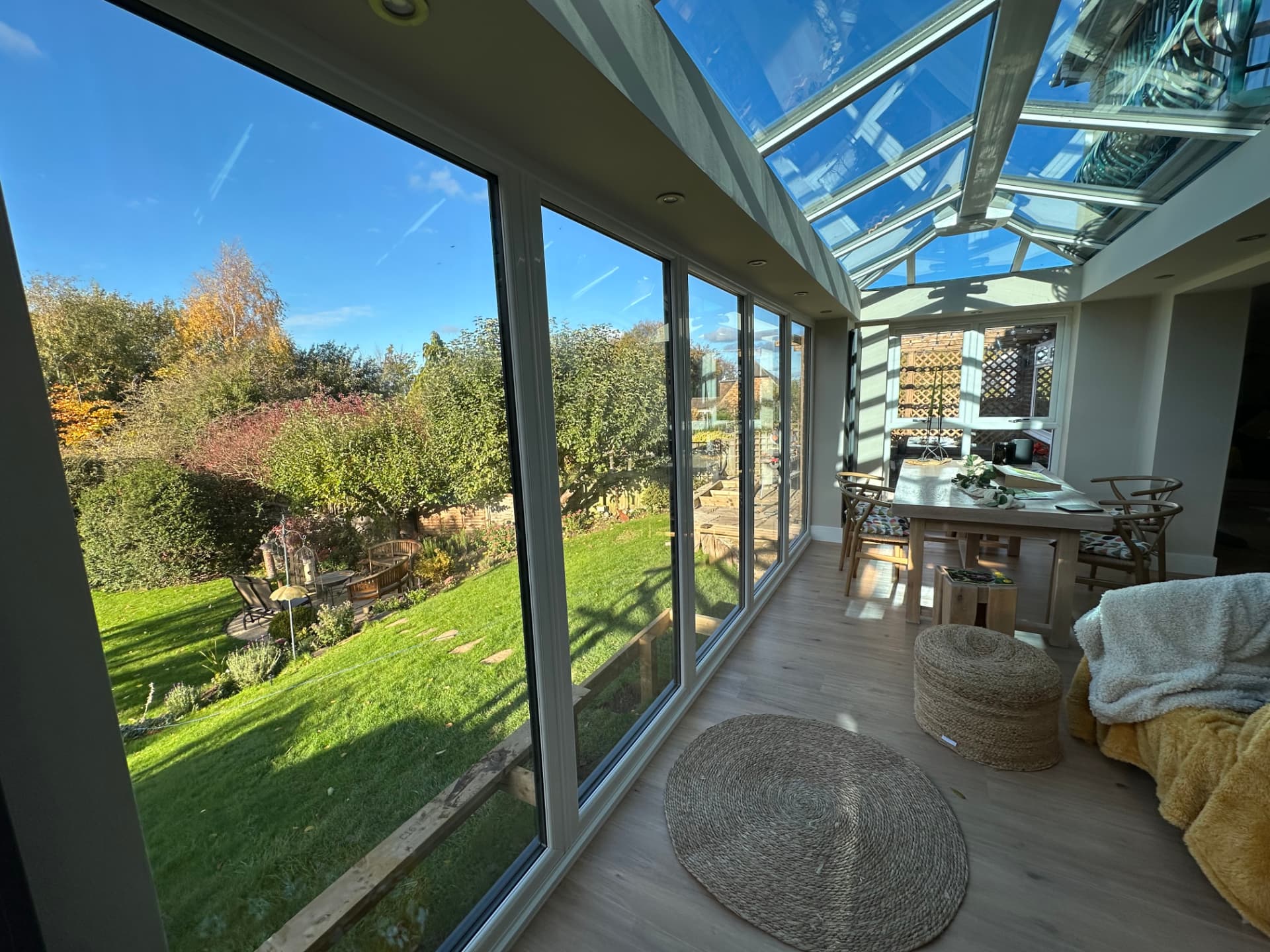 Floor-to-ceiling glazing overlooking the garden