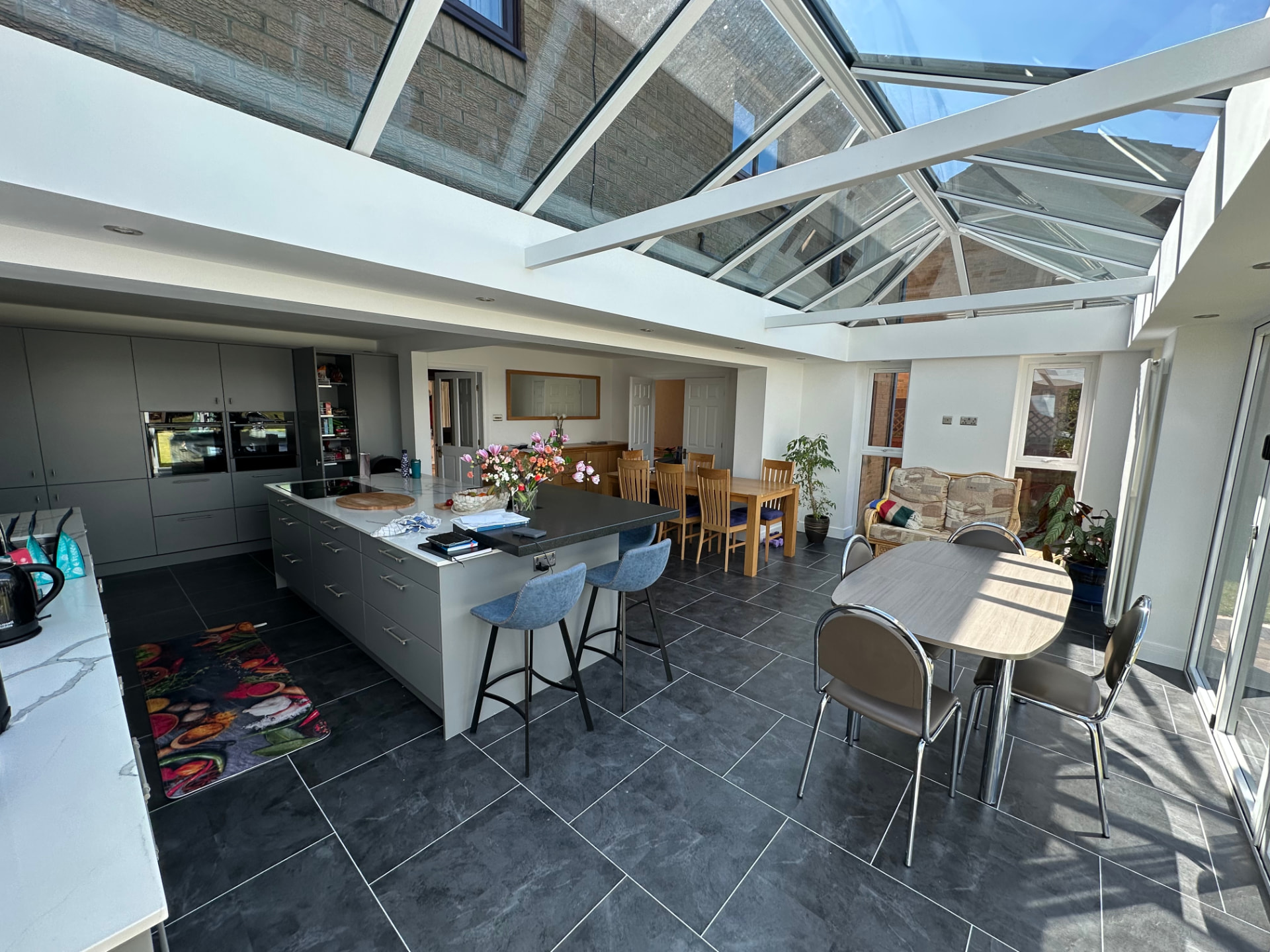 Glazed roof above the kitchen, dining area and garden-facing seating space