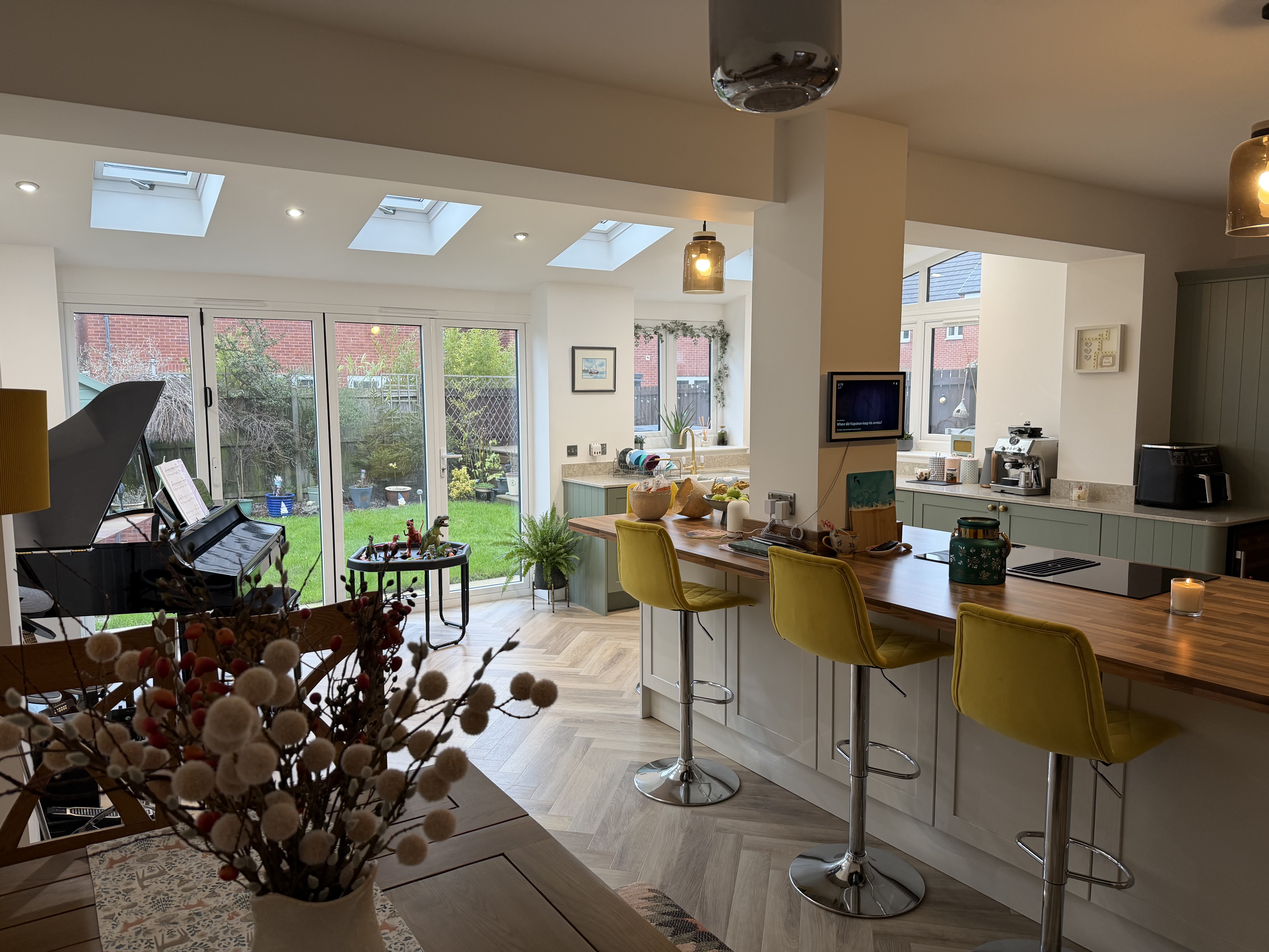 Lean to kitchen extension with velux windows