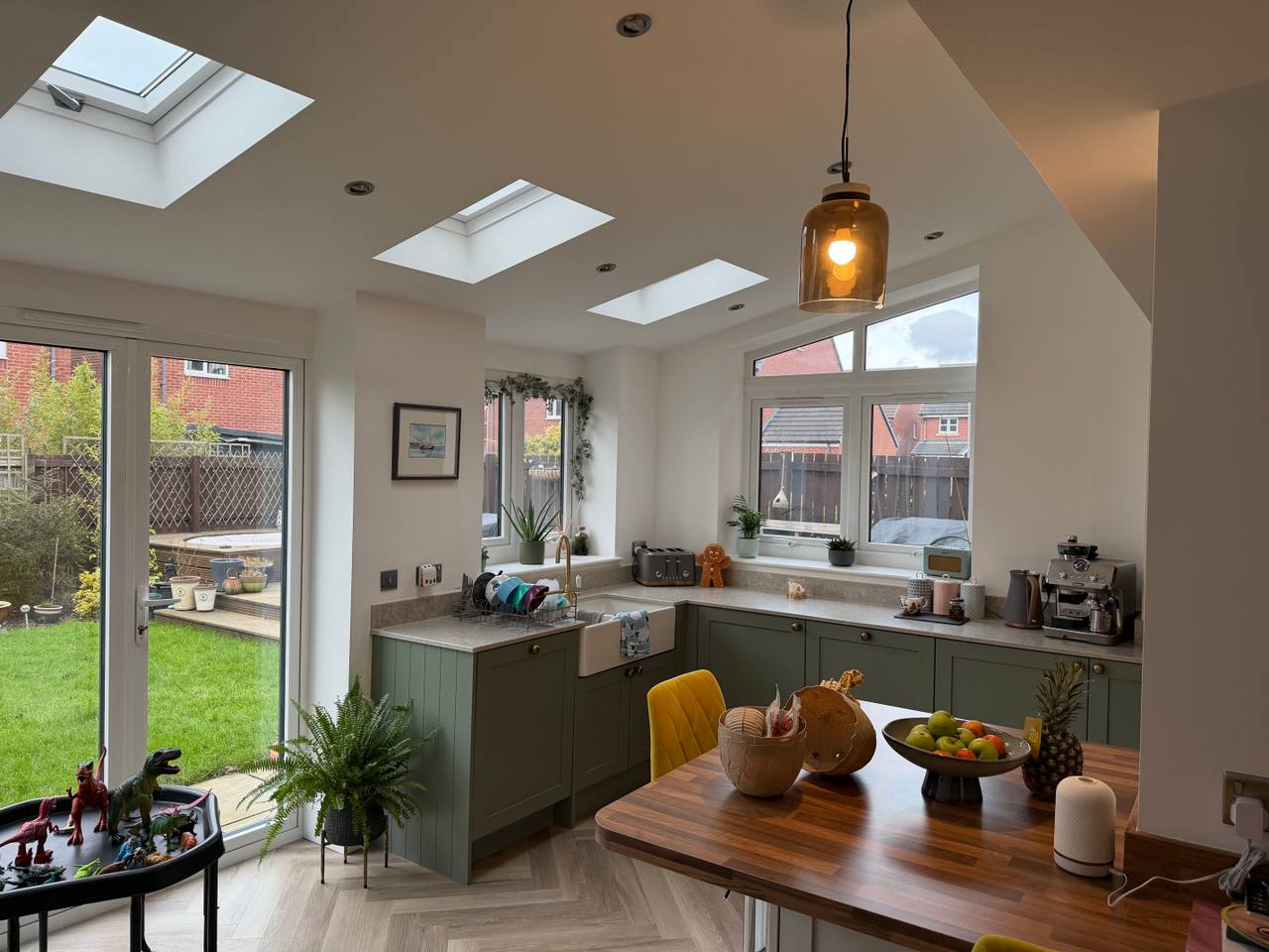 Rear single-storey extension with slim-framed glazing modern